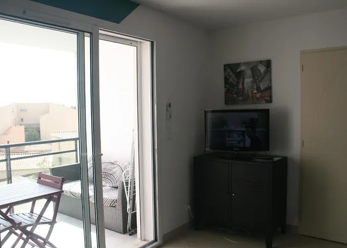T2 moderne avec terrasse a 100m de la plage et parking sécurisé 4 PERS MAXI