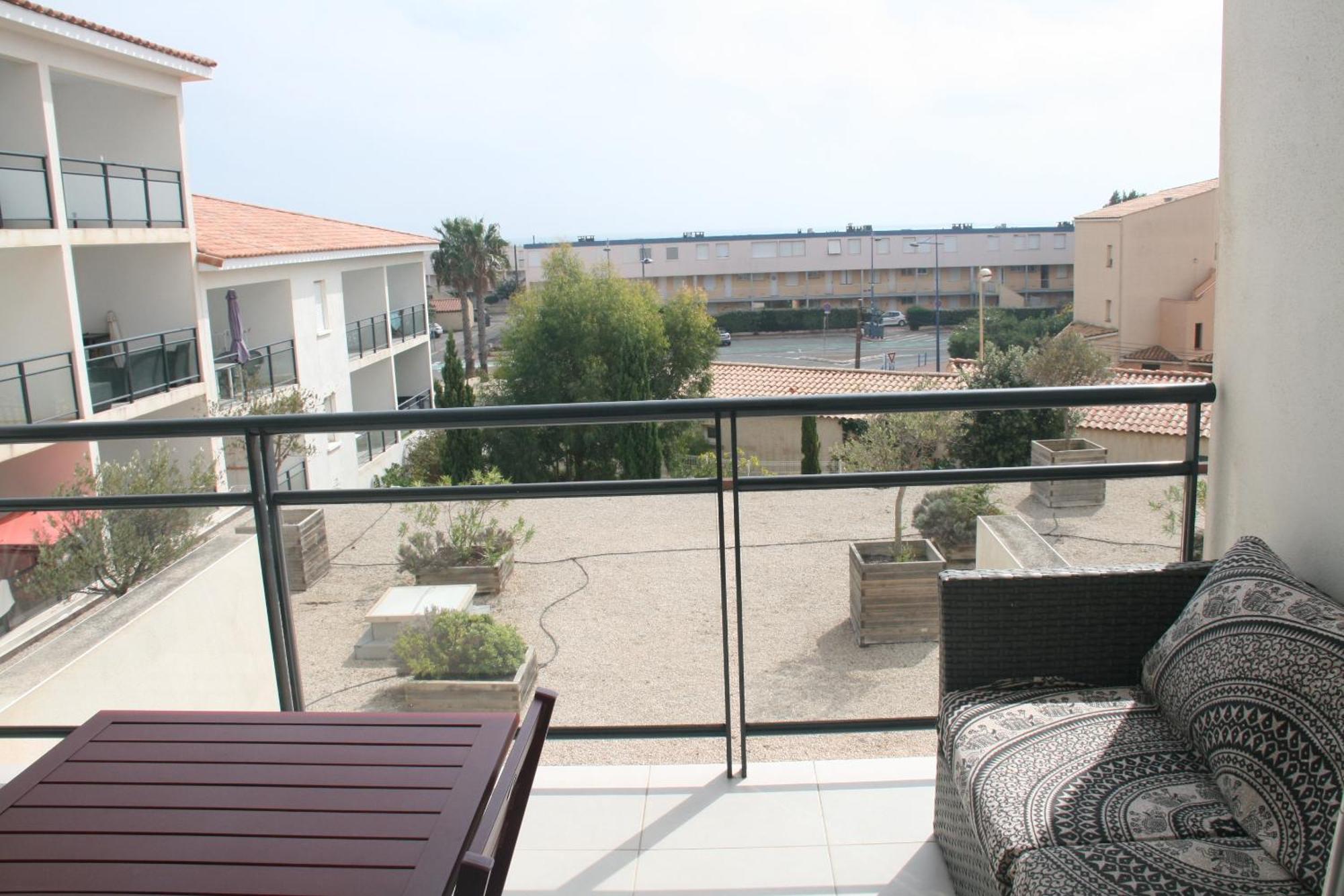 Appartement T2 Moderne Avec Terrasse A 100m De La Et Parking Sécurisé 4 Pers Maxi *