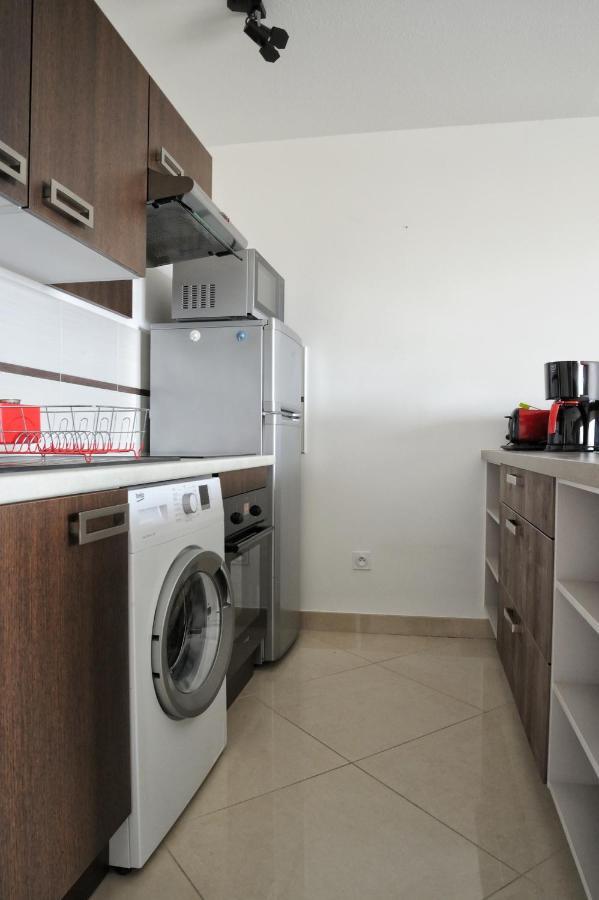 Apartment T2 Moderne Avec Terrasse A 100m De La Et Parking Securise 4 Pers Maxi *
